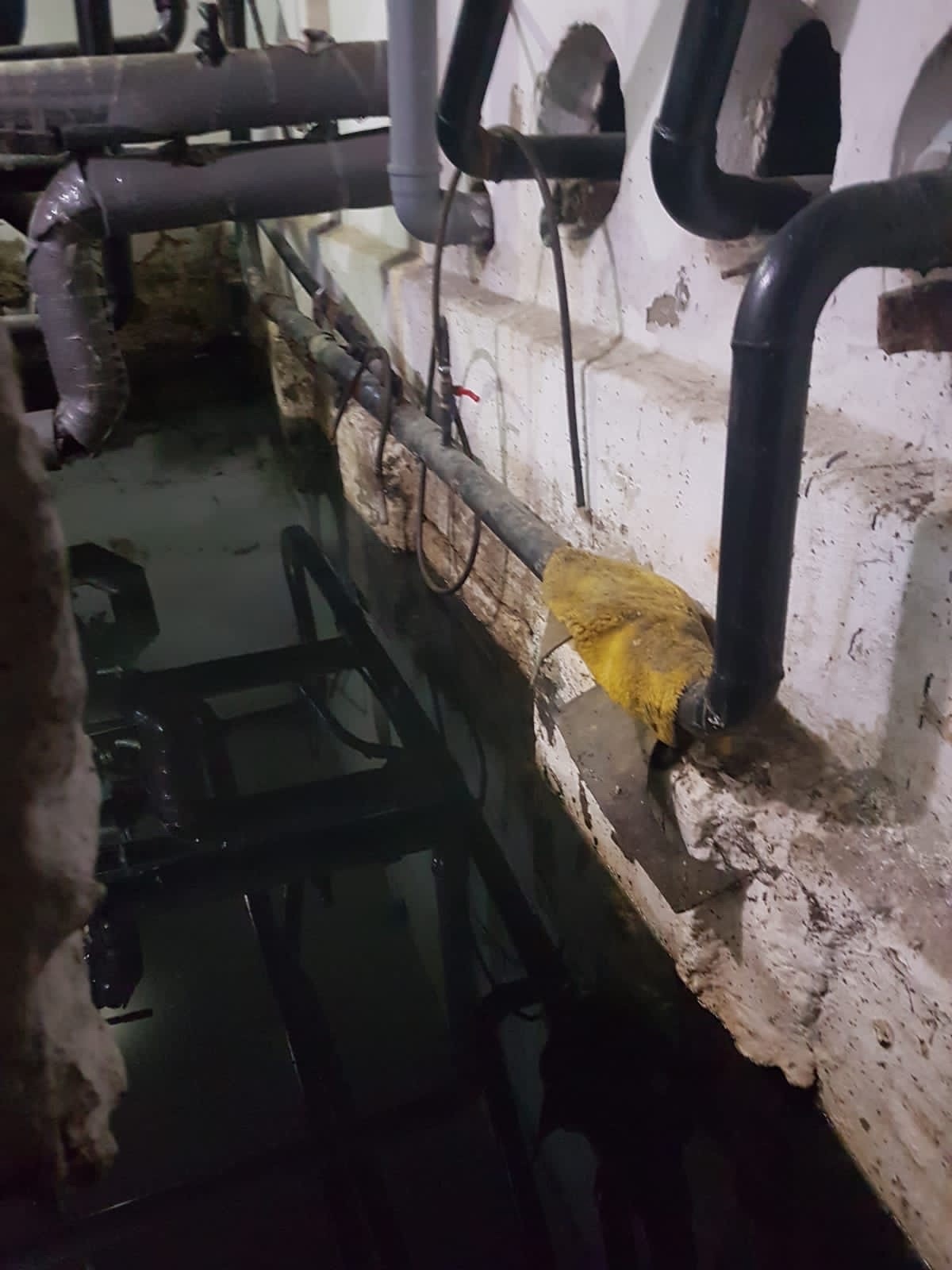 Приемка новых домов у нас всегда начинается с совместного с советом дома обхода всех помещений.
В таком состоянии приняли дома ...