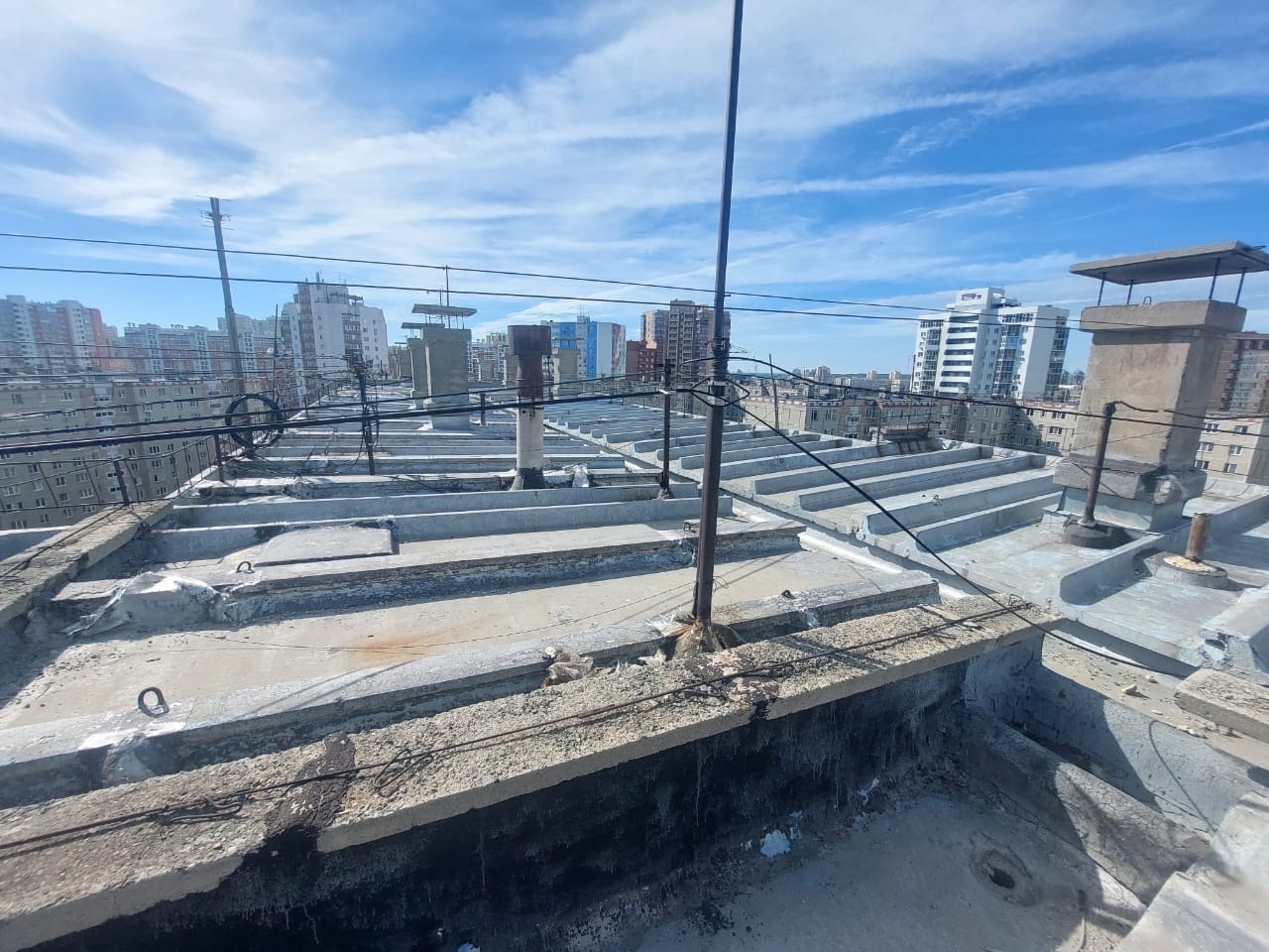 Готовь крышу летом!
Совместно с командой наших инженеров и представителями подрядных организаций провели обследование кровли н...