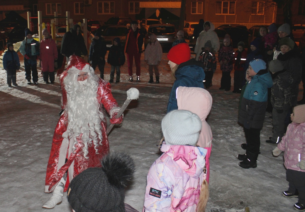 Новогоднее настроение само себя не создаст!
Наступает время дворовых новогодних праздников! УК 