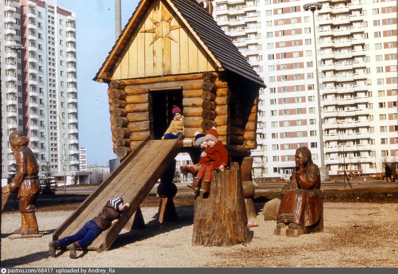 История возникновения детских площадок.
Первым упоминанием о детской площадке является картина художника Жака-Лорана Агаса с ...