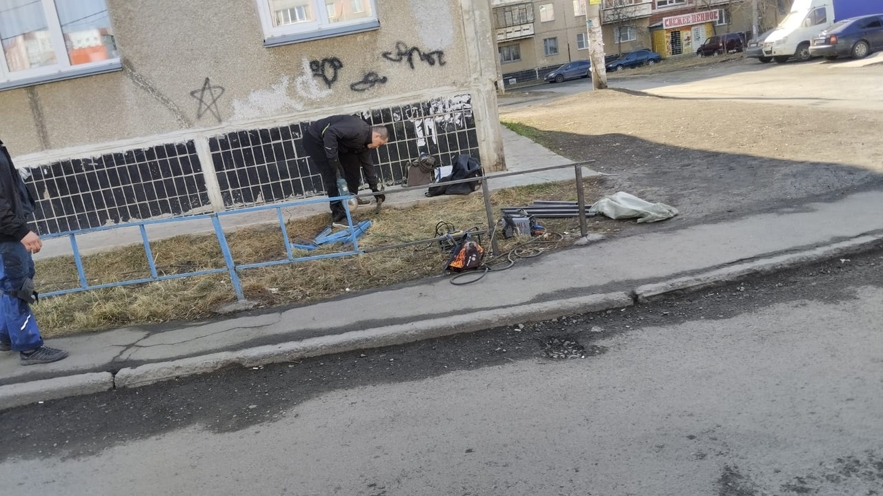 Весна в самом разгаре и мы приступили к ремонту малых архитектурных форм на детских площадках.⚒